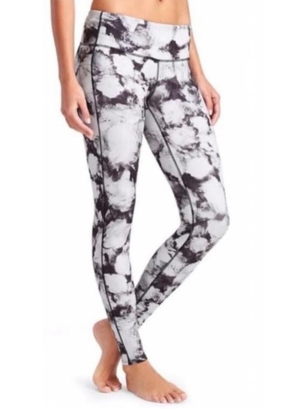 ATHLETA Black White Gray Chatarunga Floral Crush Tight Leggings Sz.‎ Large